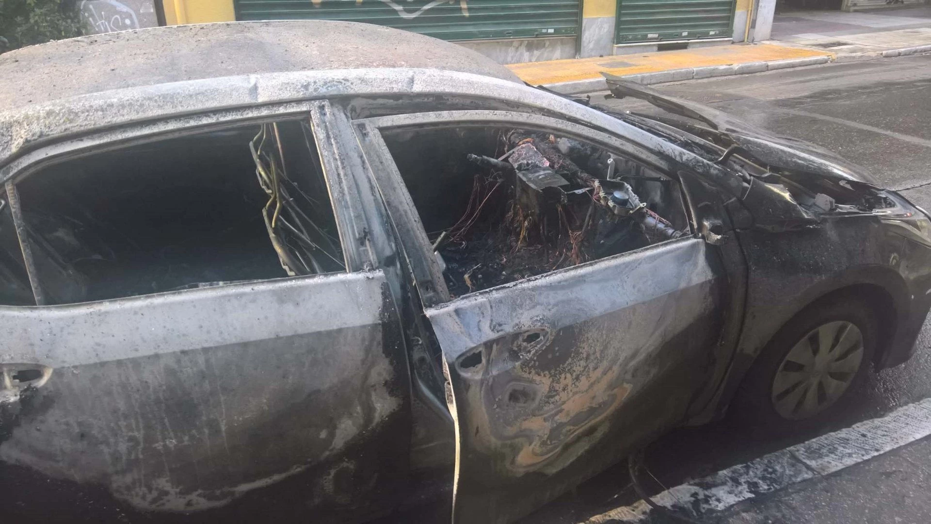 Δήμαρχος Νάουσας: Ευχαριστώ τον Θεό που είμαι ζωντανός… – Αποκαΐδια έγινε το αυτοκίνητό του στο Συλλαλητήριο – Δείτε το βίντεο